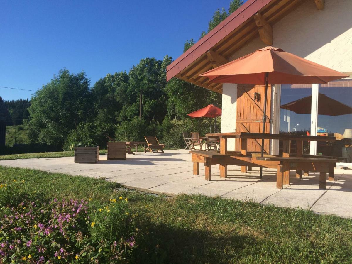 Bed and Breakfast Au Charnet Les Fourgs Экстерьер фото